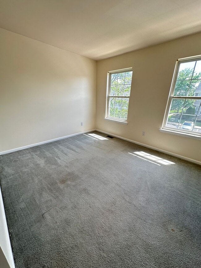 Building Photo - 3 bedroom in Essex Place