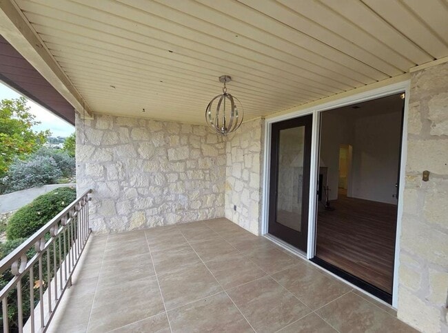 Building Photo - FOR LEASE!!
