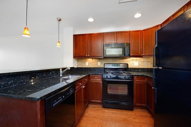 Building Photo - 812 Grand St