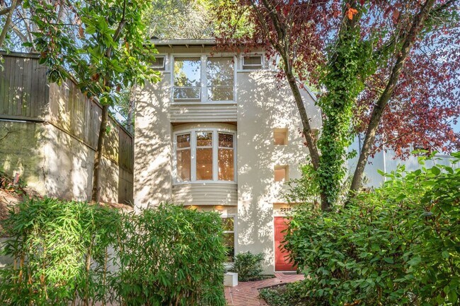 Building Photo - 3Bd/3Ba Seattle House