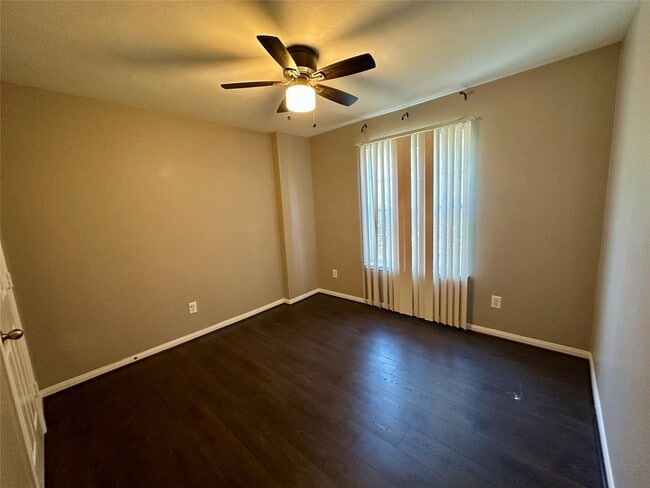 Building Photo - 9102 Rolling Rapids Rd