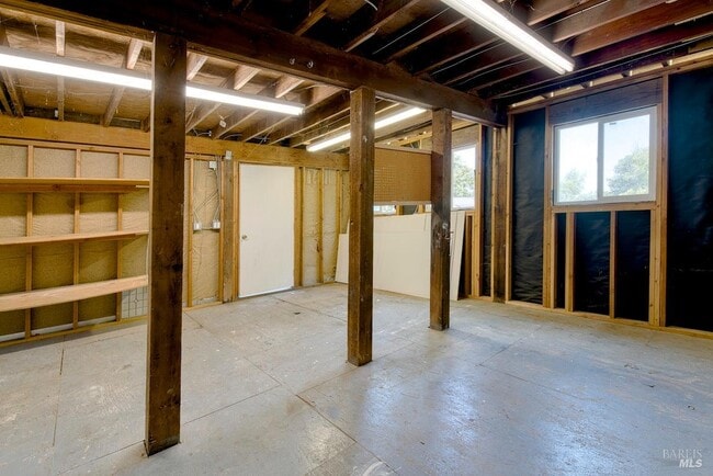Building Photo - 76 Oak Springs Dr