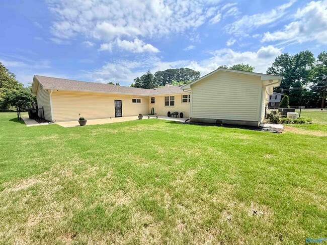 Building Photo - 1711 Lydia Dr NW