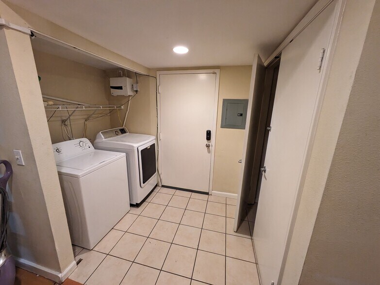 Washer/Dryer - 2456 Palmvilla Ct