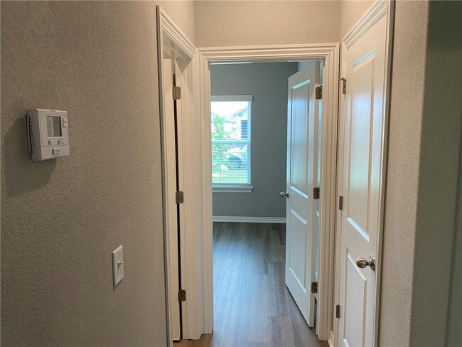 Building Photo - 221 Williams ct