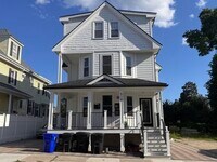 Building Photo - 518 Park St