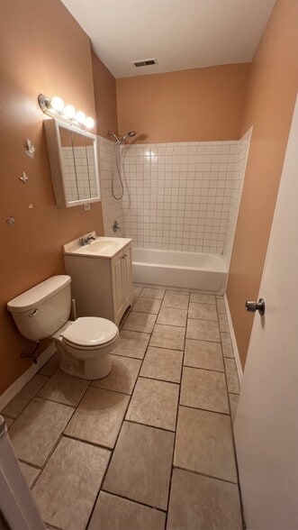Building Photo - 148 W 66th St