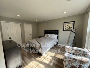 Building Photo - Society Hill Triple - Master Suite