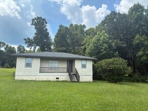 Building Photo - Peaceful Country Living in Sylacauga – Huge Yard & Beautiful Updates!