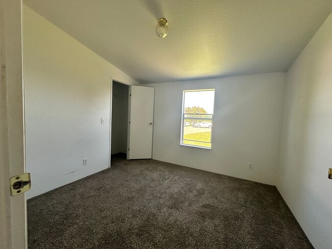 Building Photo - 4655 NE Elliott Cir