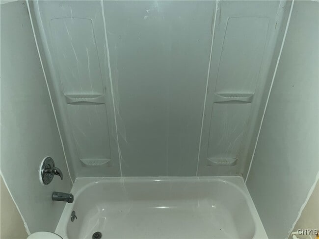 Building Photo - 618 State St