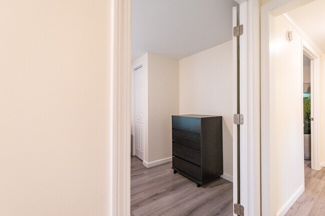 Building Photo - 5 Douglass St