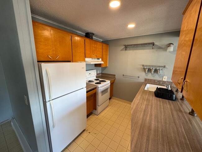 Building Photo - 1074/A/