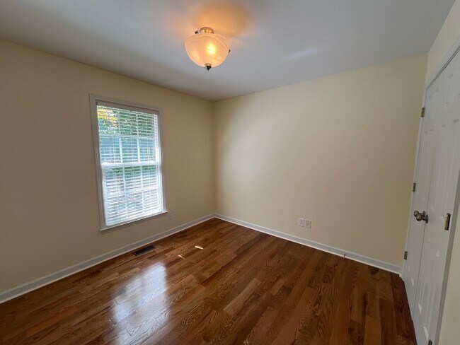Building Photo - For Rent in Charleston Ridge