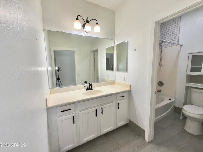 Building Photo - 7116 W Sophie Ln