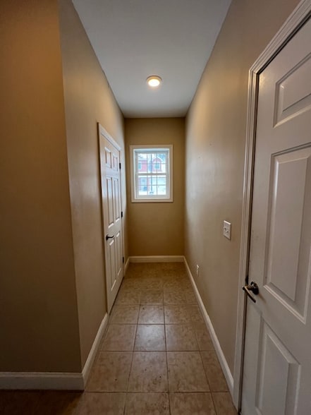 Building Photo - 2 Huntville Rd