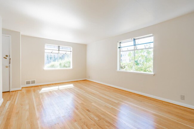 Building Photo - Boylston Court - 1 bedroom