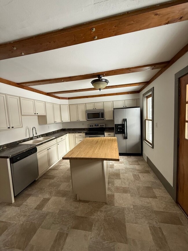 Building Photo - Charming Downtown Middleton Gem on Hubbard Ave