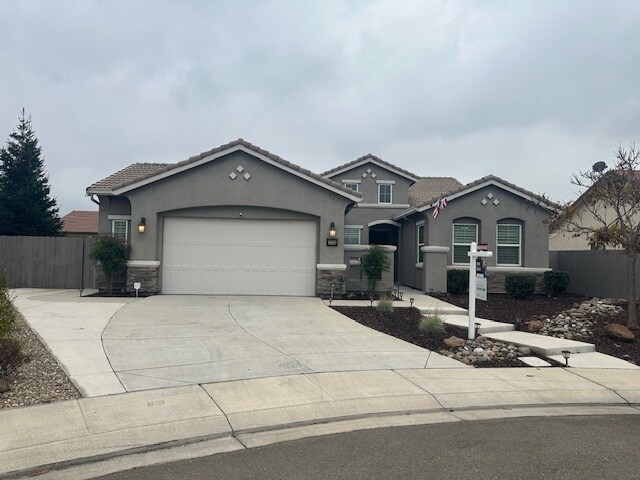 Building Photo - Gorgeous 3 Bedroom 2 Bathroom Manteca Home