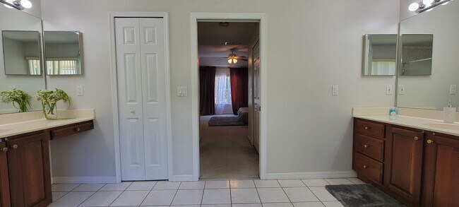 Building Photo - Beautiful 4/3 2 Story Pool Home In Ocoee FL