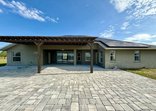 Building Photo - 11400 Lovers Ln