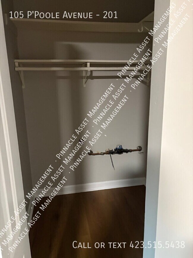 Building Photo - 105 P'Poole Ave