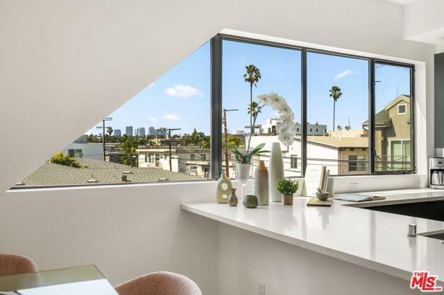 Building Photo - 3724 1/2 Vinton Avenue Apt #1/2, Los Angel...
