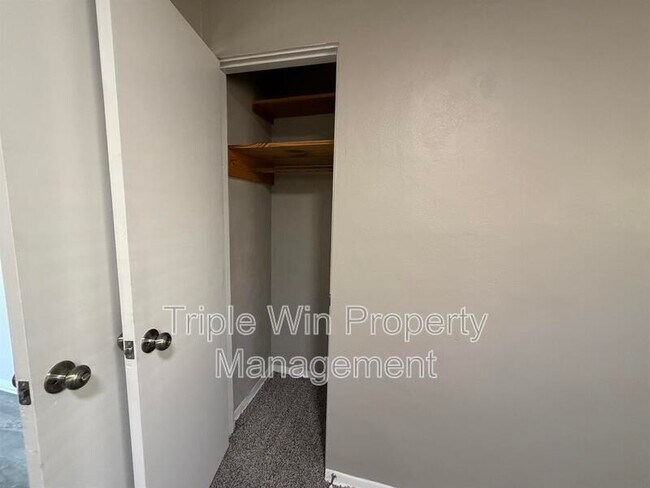 Building Photo - 24 Barto Dr