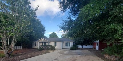 Building Photo - 2026 Church St