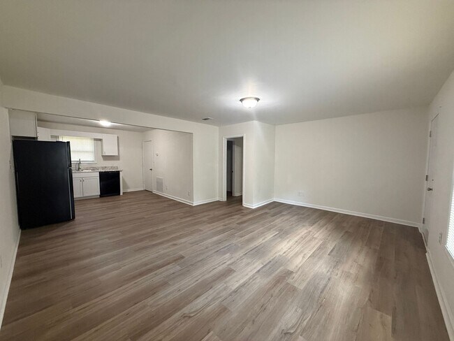 Building Photo - 345/347 Rustwood Dr