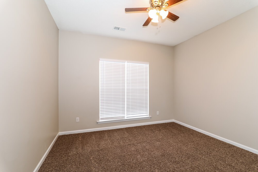 Building Photo - 10222 Green Moss Dr N