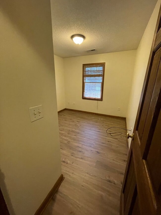 Building Photo - 3 Bedroom 2.5 Bath Townhome Located in Fou...