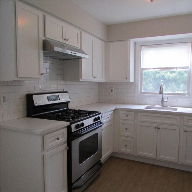 Building Photo - 74 B Demarest Ave