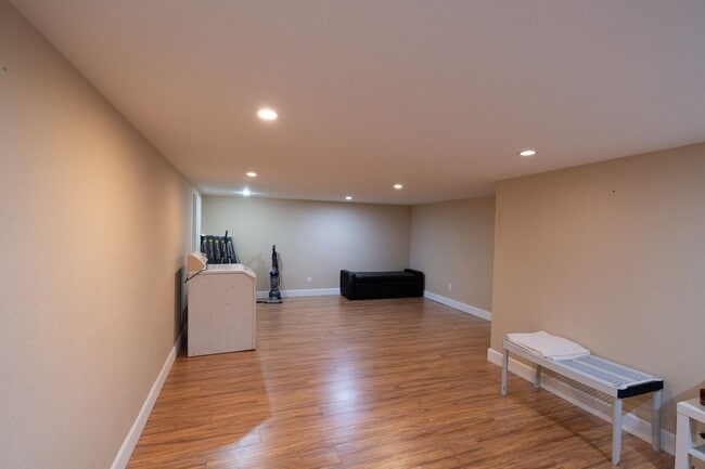 Building Photo - 6407 Dix St