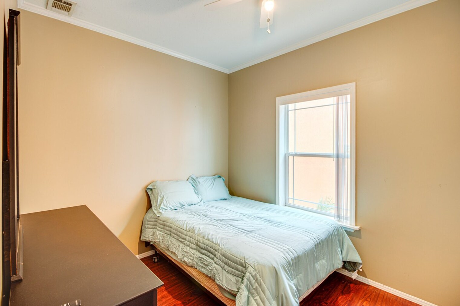 Building Photo - 210 W 2nd Ct