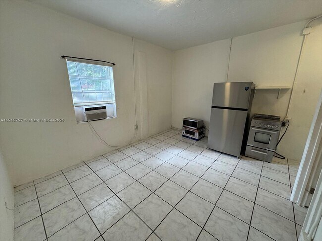 Primary Photo - 2549 NE 190th St