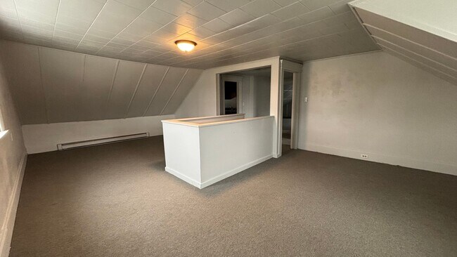 Building Photo - 46 Walnut St