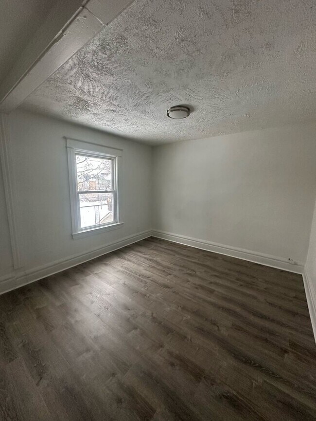 Building Photo - 37 Forester St