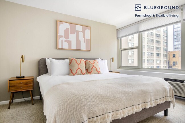 Building Photo - 860 N Dewitt Pl