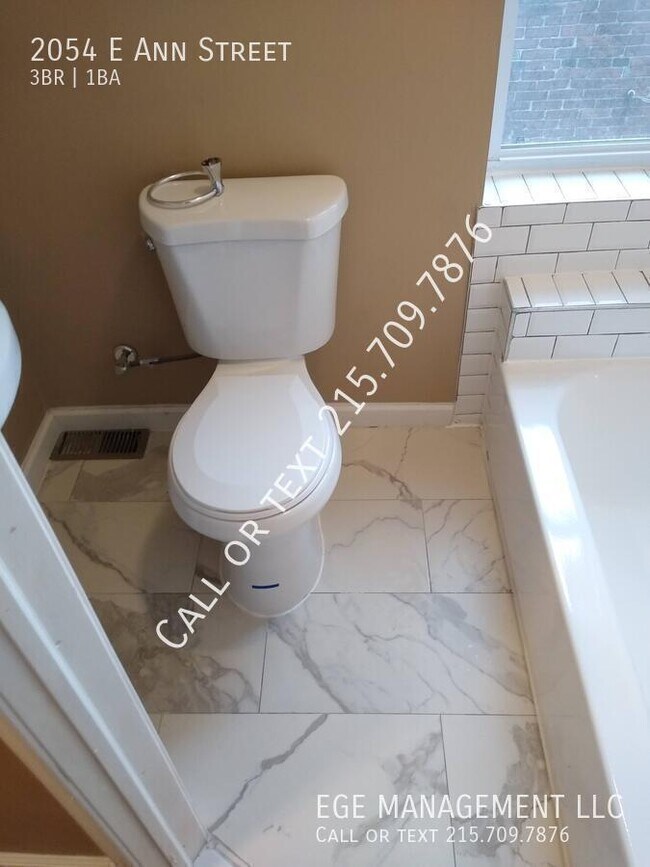 Building Photo - 2054 Ann St