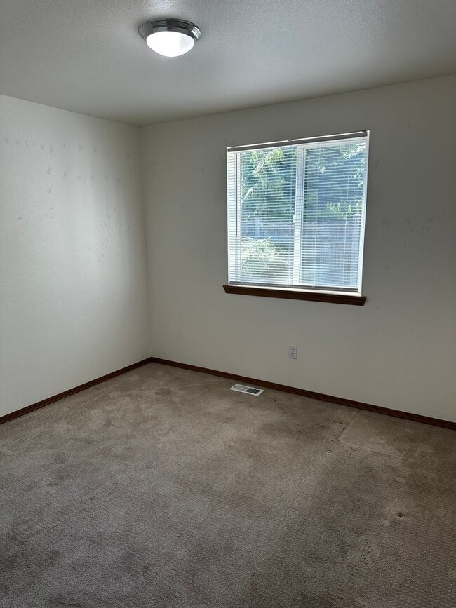 Building Photo - 3bd/2ba Covington House