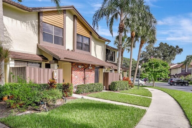 Building Photo - 4615 Carambola Cir S