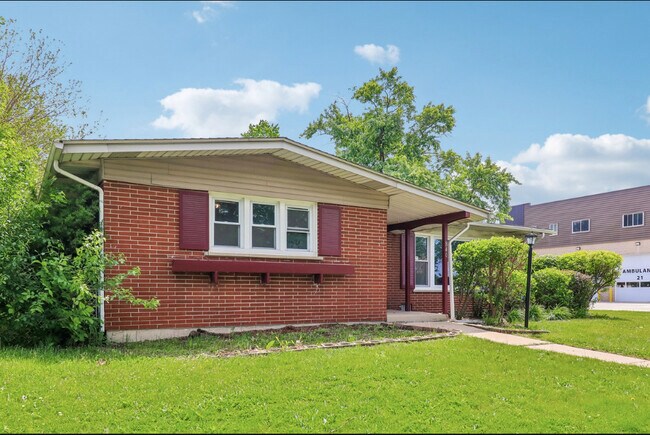 Building Photo - 840 W Arquilla Dr