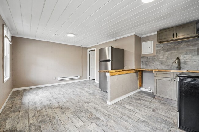 Building Photo - HP1514