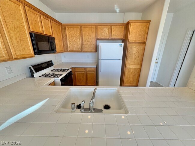 Building Photo - 9511 W Spring Blush Ave