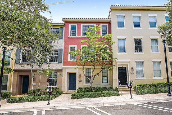 Beautiful home - 634 Fern St