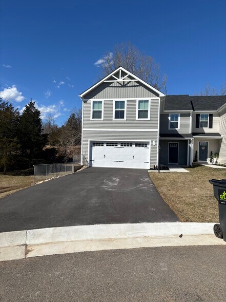 Primary Photo - 284 Thicket Dr