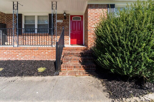 Building Photo - 1128 Grandy Ct