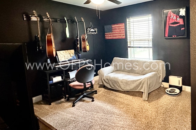 Building Photo - AVAILABLE IN MILTON!!