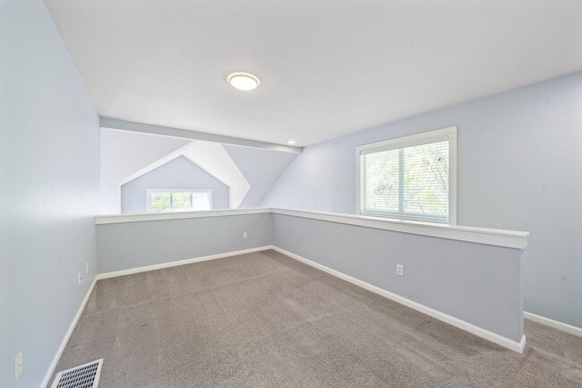 Building Photo - 10251 NW Village Heights Dr